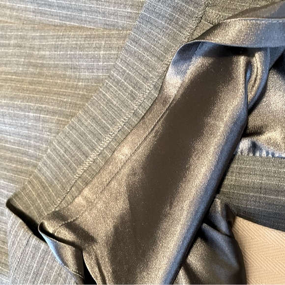 Club Monaco, grey pinstripe pencil skirt, SZ 6 - Picture 5 of 7